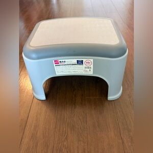 Plastics stool